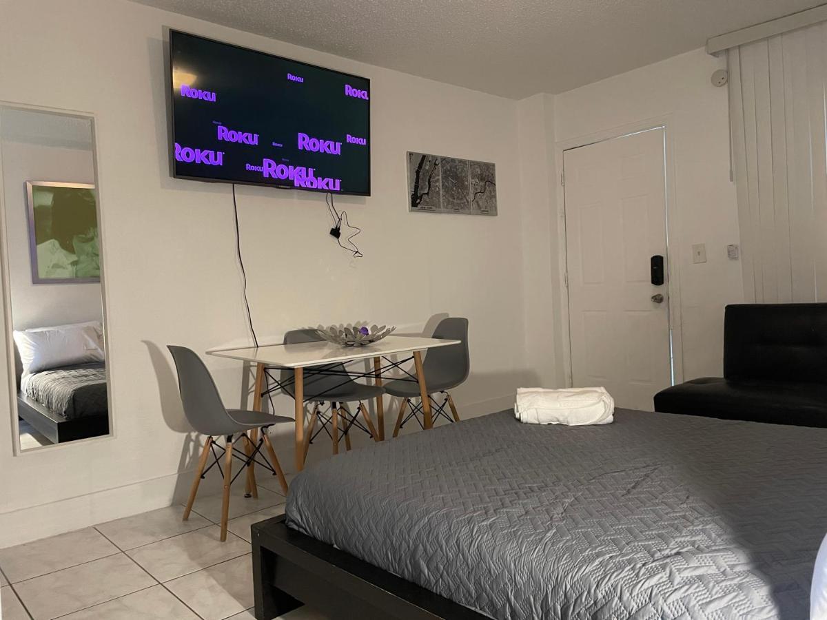 Trendy Studios In Hollywood Bagian luar foto
