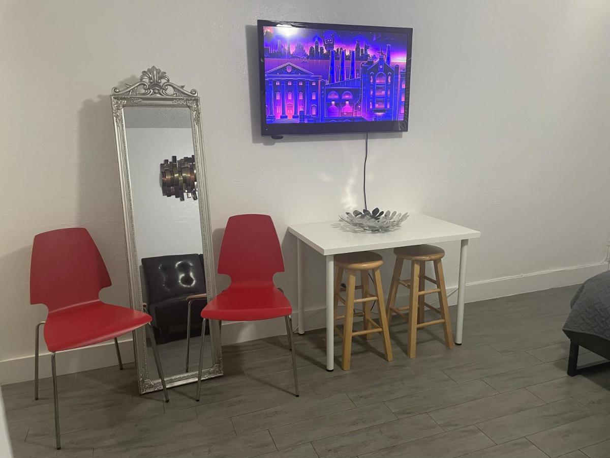 Trendy Studios In Hollywood Bagian luar foto
