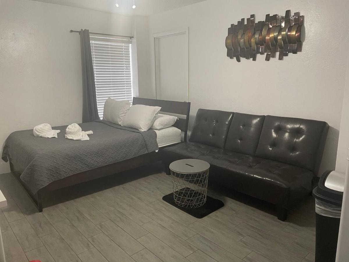 Trendy Studios In Hollywood Bagian luar foto