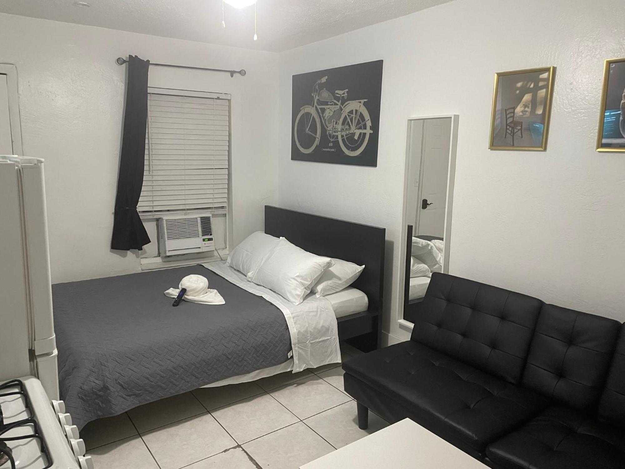 Trendy Studios In Hollywood Bagian luar foto