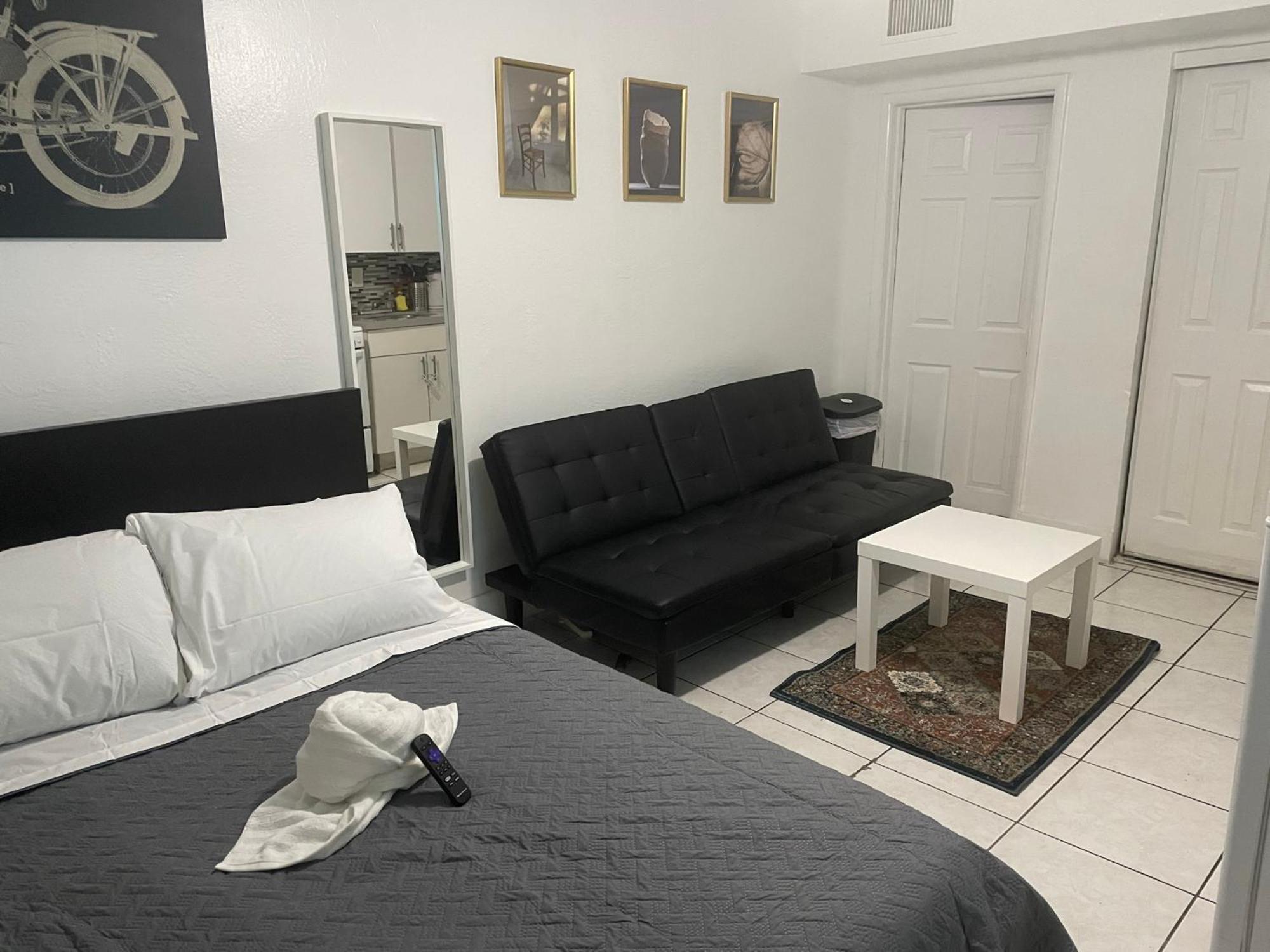 Trendy Studios In Hollywood Bagian luar foto